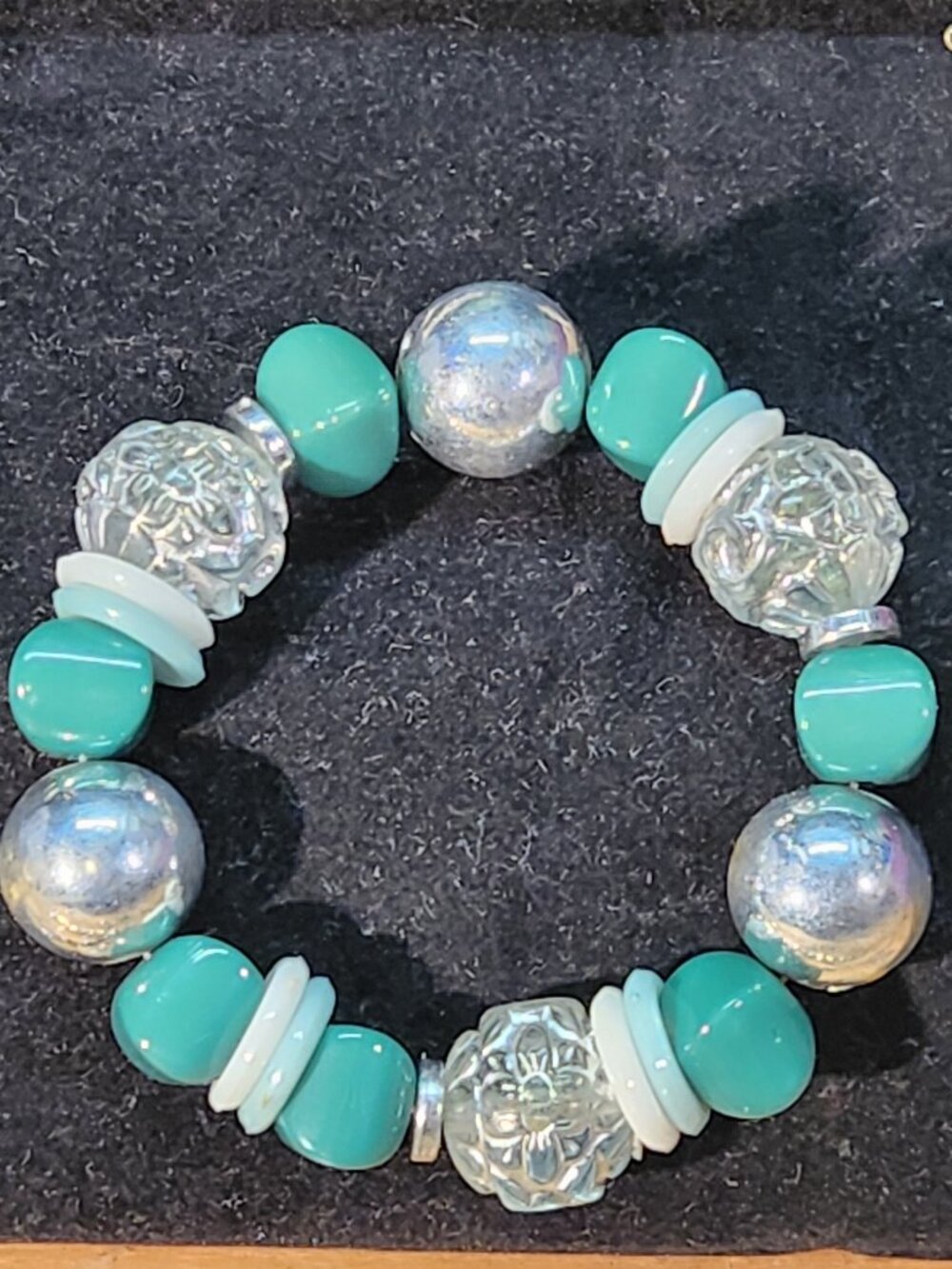Turquoise Silver Tone & Clear Floral Lucite Bead Stretch Bracelet